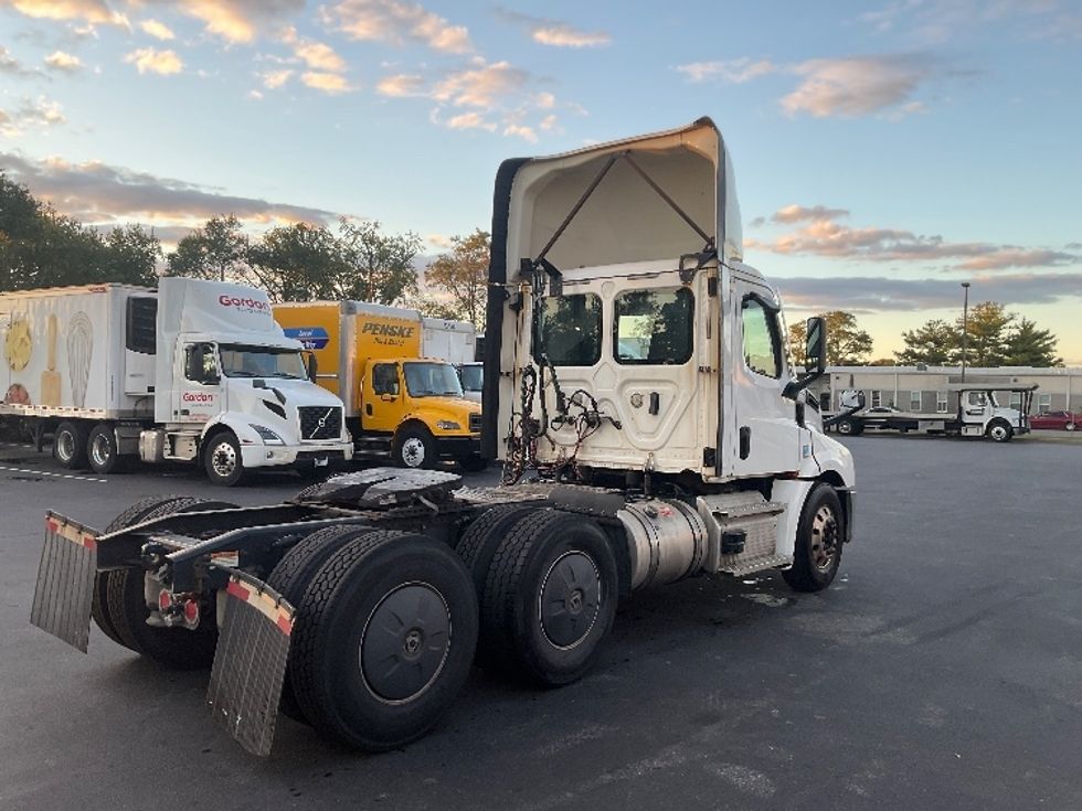 Day Cab Tractor-Heavy Duty Tractors-Freightliner-2020-T12664ST-New Castle-DE-588,089\n\t\tmiles-$ 31,500 - Image 7