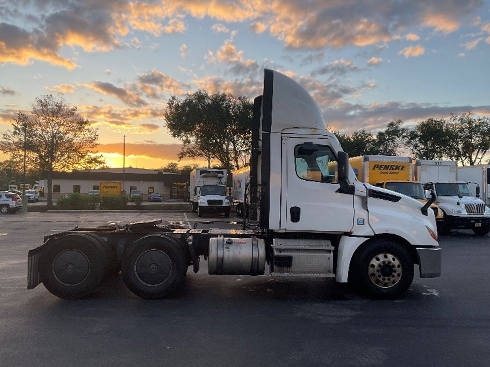 Day Cab Tractor-Heavy Duty Tractors-Freightliner-2020-T12664ST-New Castle-DE-588,089\n\t\tmiles-$ 31,500 - Image 8