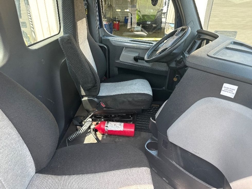 2020 Freightliner Cascadia 126" Day cab photo 13