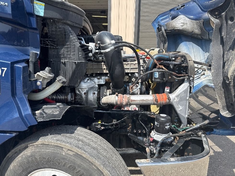 2020 Freightliner Cascadia 126" Day cab photo 14