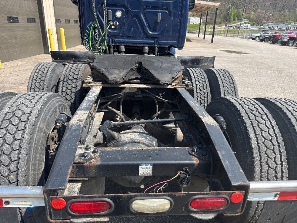 2020 Freightliner Cascadia 126" Day cab photo 6