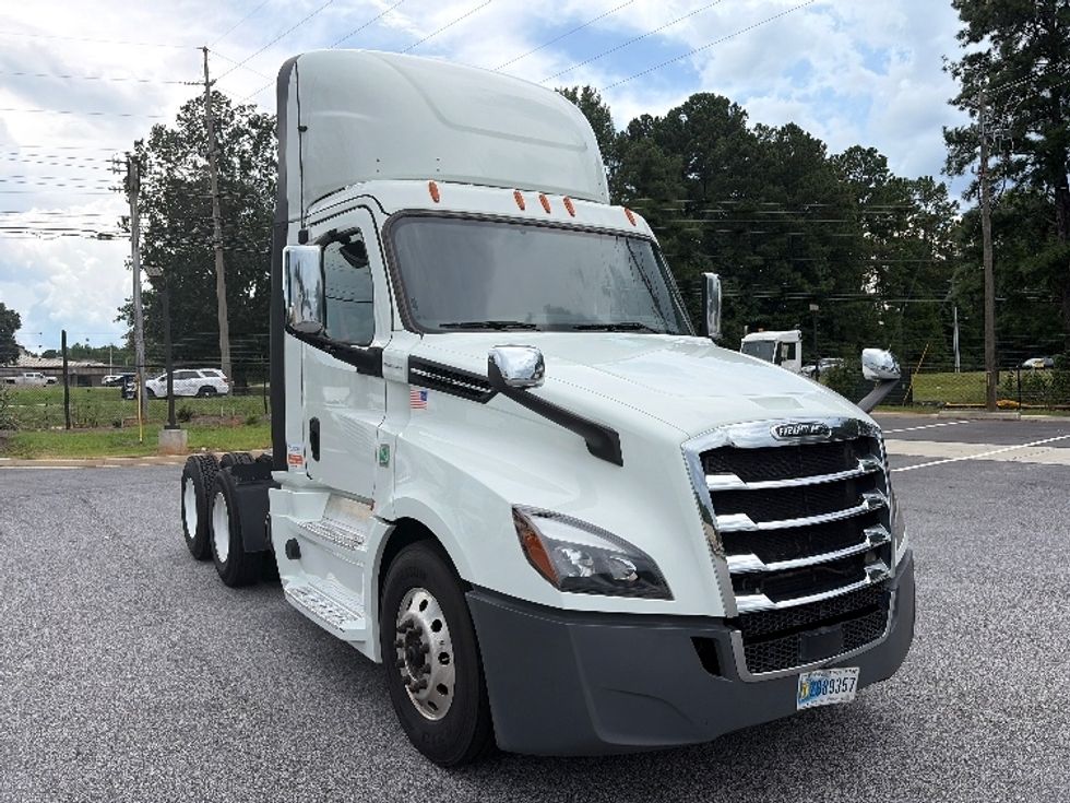 Day Cab Tractor-Heavy Duty Tractors-Freightliner-2020-T12664ST-Newnan-GA-414,086\n\t\tmiles-$ 51,000 - Image 1