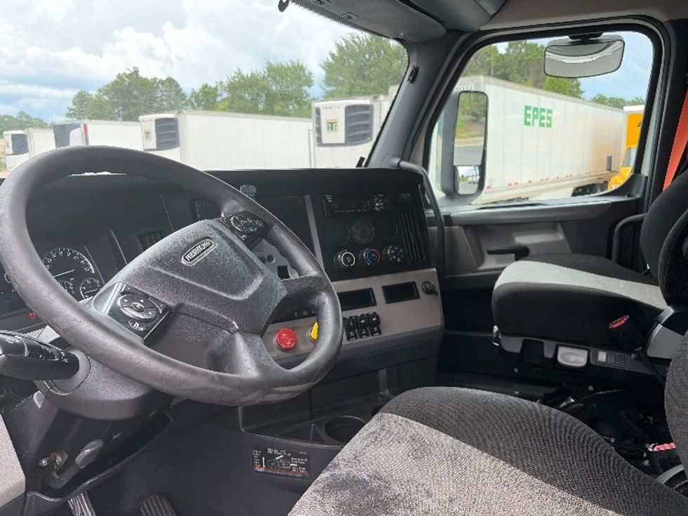 Day Cab Tractor-Heavy Duty Tractors-Freightliner-2020-T12664ST-Newnan-GA-414,086\n\t\tmiles-$ 51,000 - Image 10