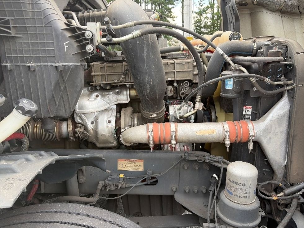 Day Cab Tractor-Heavy Duty Tractors-Freightliner-2020-T12664ST-Newnan-GA-414,086\n\t\tmiles-$ 51,000 - Image 15