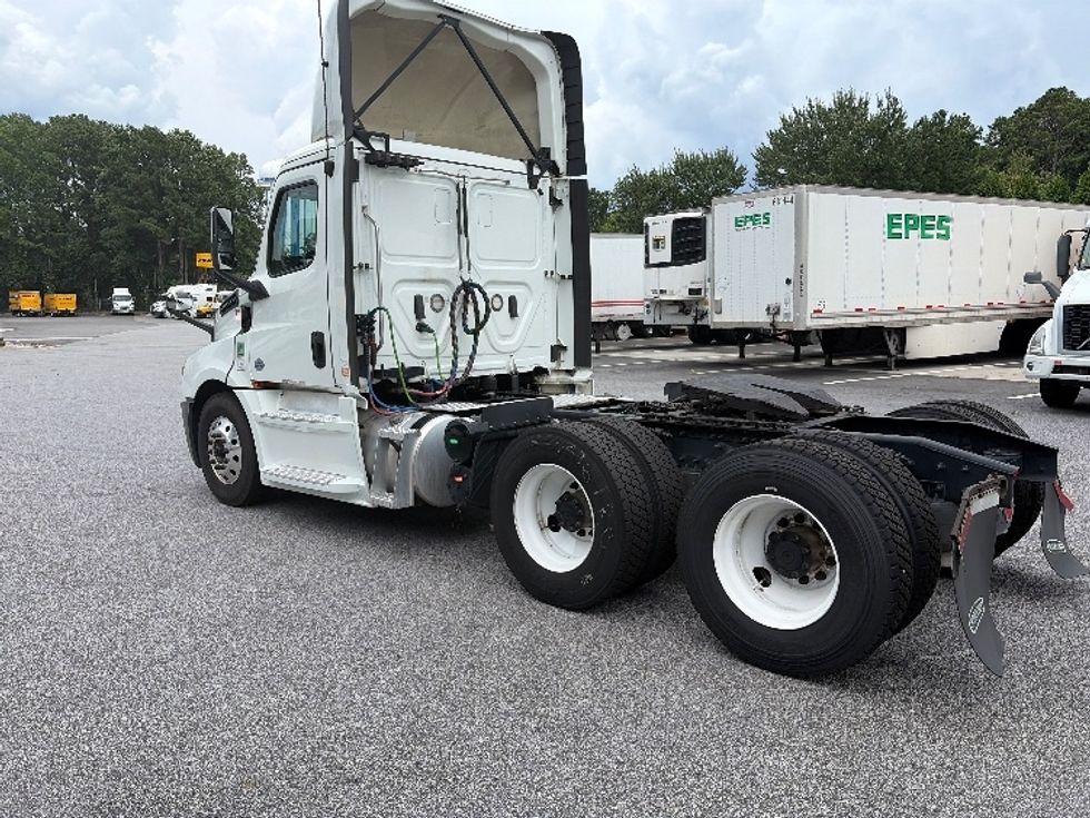Day Cab Tractor-Heavy Duty Tractors-Freightliner-2020-T12664ST-Newnan-GA-414,086\n\t\tmiles-$ 51,000 - Image 5