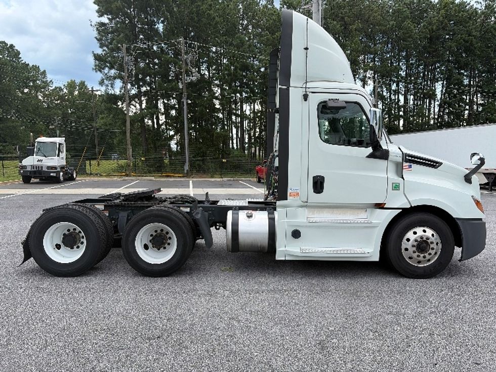 Day Cab Tractor-Heavy Duty Tractors-Freightliner-2020-T12664ST-Newnan-GA-414,086\n\t\tmiles-$ 51,000 - Image 8