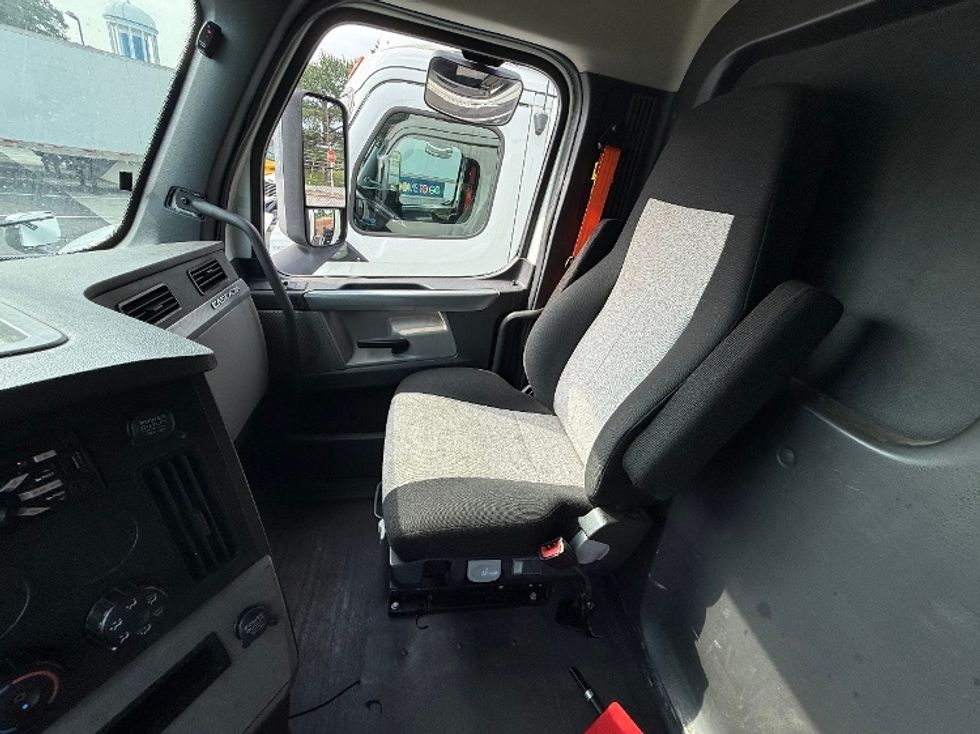 Day Cab Tractor-Heavy Duty Tractors-Freightliner-2020-T12664ST-Newnan-GA-414,576\n\t\tmiles-$ 47,249 - Image 12