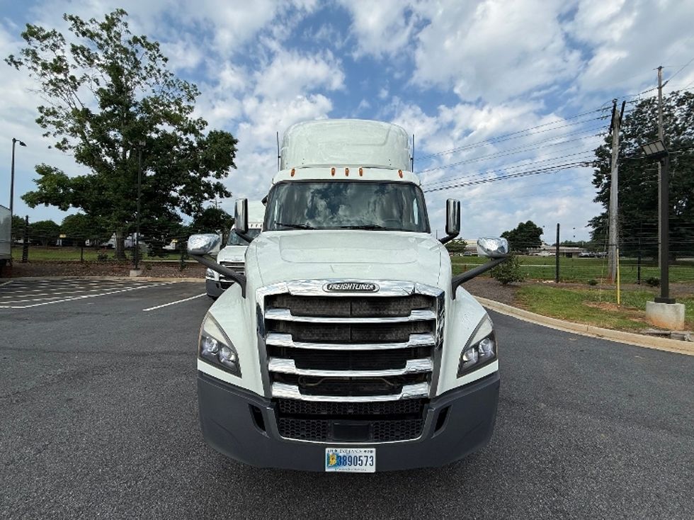 Day Cab Tractor-Heavy Duty Tractors-Freightliner-2020-T12664ST-Newnan-GA-414,576\n\t\tmiles-$ 47,249 - Image 2