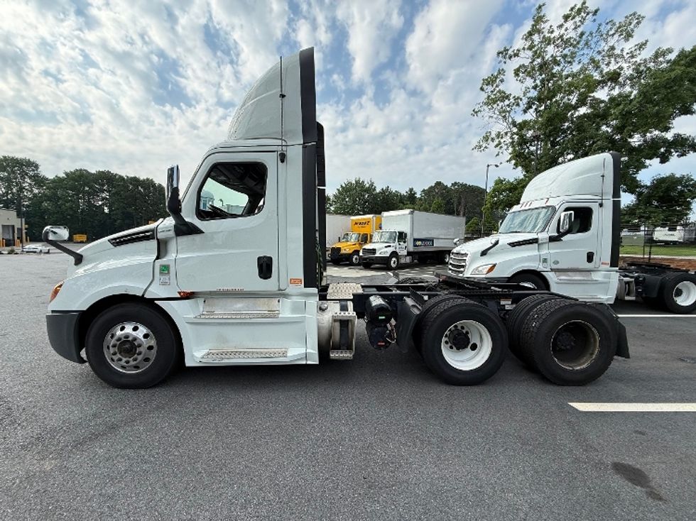 Day Cab Tractor-Heavy Duty Tractors-Freightliner-2020-T12664ST-Newnan-GA-414,576\n\t\tmiles-$ 47,249 - Image 4