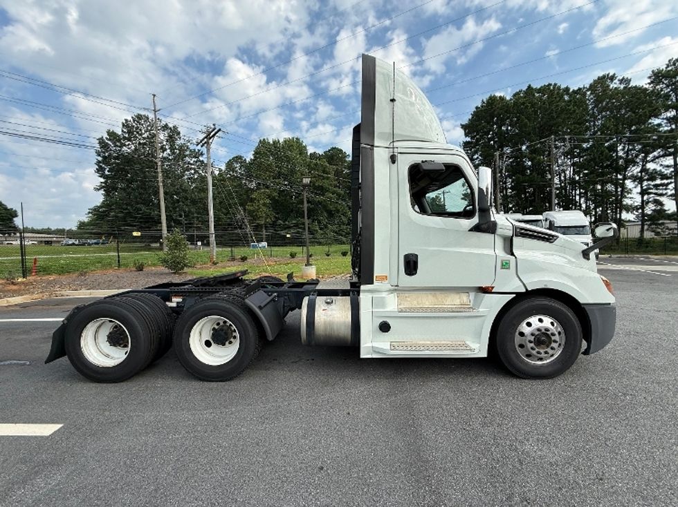 Day Cab Tractor-Heavy Duty Tractors-Freightliner-2020-T12664ST-Newnan-GA-414,576\n\t\tmiles-$ 47,249 - Image 8
