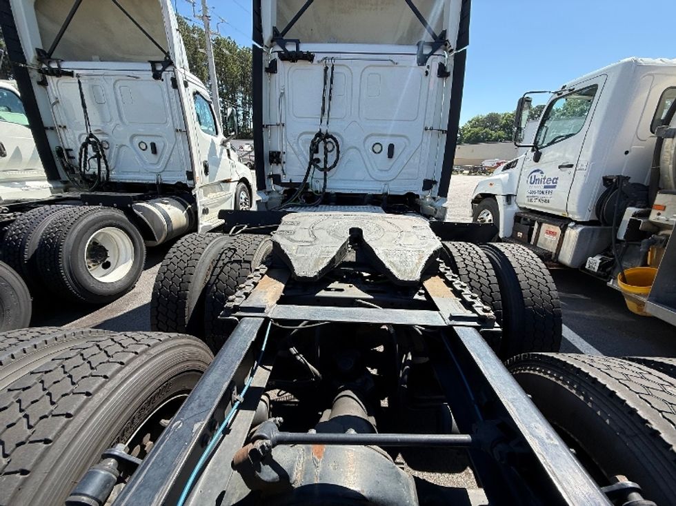 Day Cab Tractor-Heavy Duty Tractors-Freightliner-2020-T12664ST-Newnan-GA-456,569\n\t\tmiles-$ 36,250 - Image 10