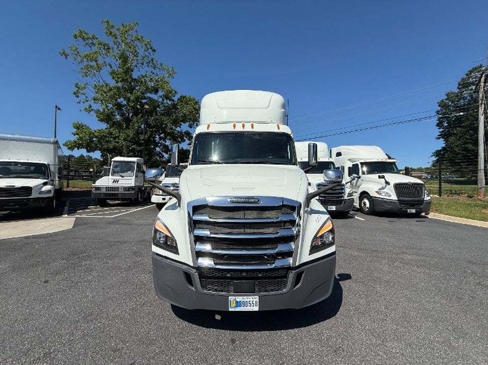 Day Cab Tractor-Heavy Duty Tractors-Freightliner-2020-T12664ST-Newnan-GA-456,569\n\t\tmiles-$ 36,250 - Image 2