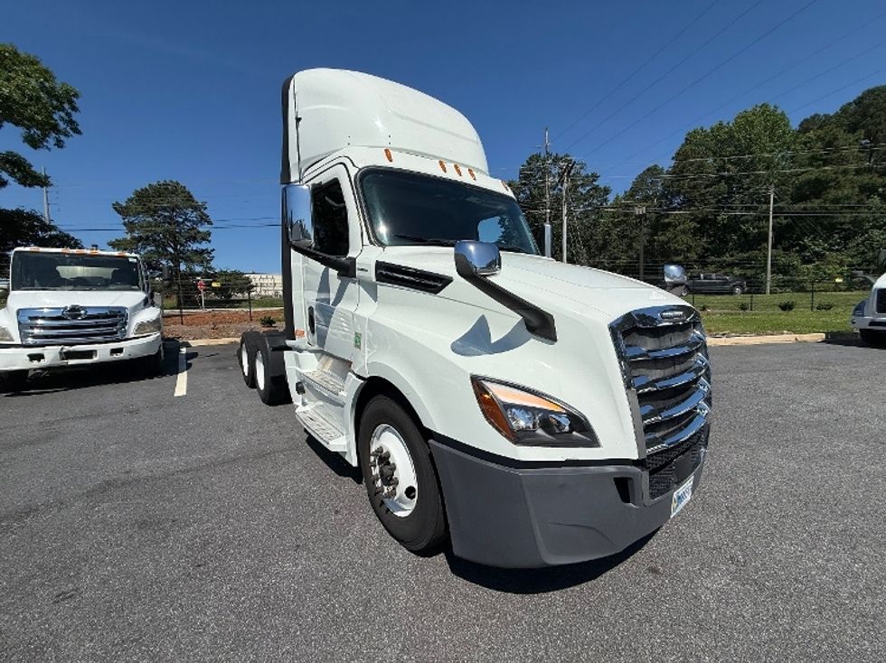 Day Cab Tractor-Heavy Duty Tractors-Freightliner-2020-T12664ST-Newnan-GA-456,569\n\t\tmiles-$ 36,250 - Image 3
