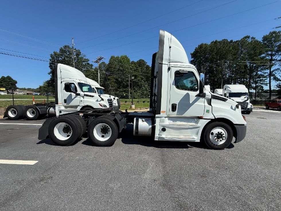 Day Cab Tractor-Heavy Duty Tractors-Freightliner-2020-T12664ST-Newnan-GA-456,569\n\t\tmiles-$ 36,250 - Image 8