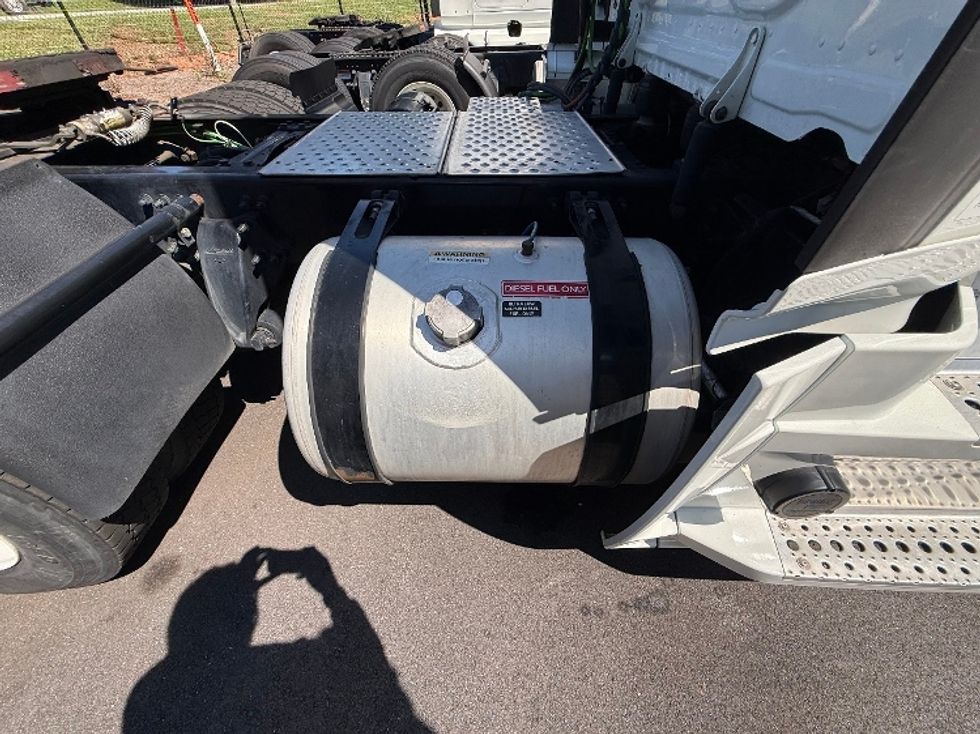 Day Cab Tractor-Heavy Duty Tractors-Freightliner-2020-T12664ST-Newnan-GA-456,569\n\t\tmiles-$ 36,250 - Image 9