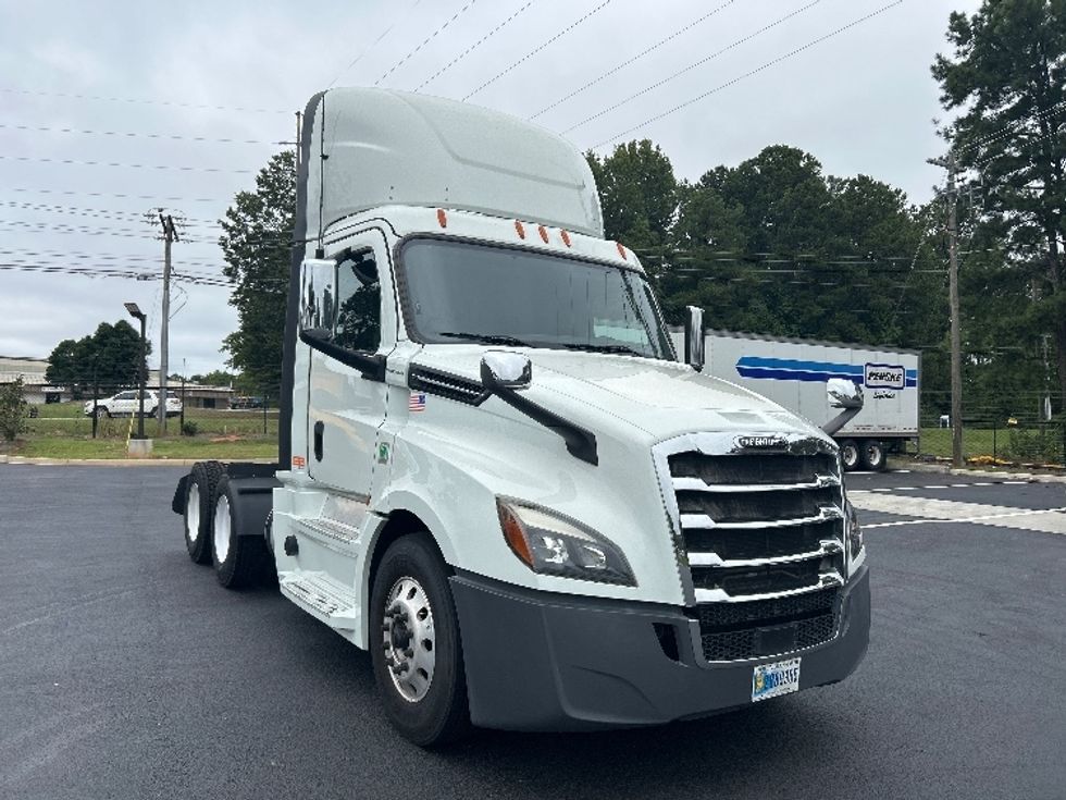 Day Cab Tractor-Heavy Duty Tractors-Freightliner-2020-T12664ST-Newnan-GA-459,560\n\t\tmiles-$ 49,500 - Image 1