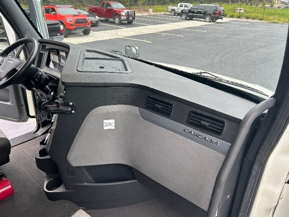 Day Cab Tractor-Heavy Duty Tractors-Freightliner-2020-T12664ST-Newnan-GA-459,560\n\t\tmiles-$ 49,500 - Image 13