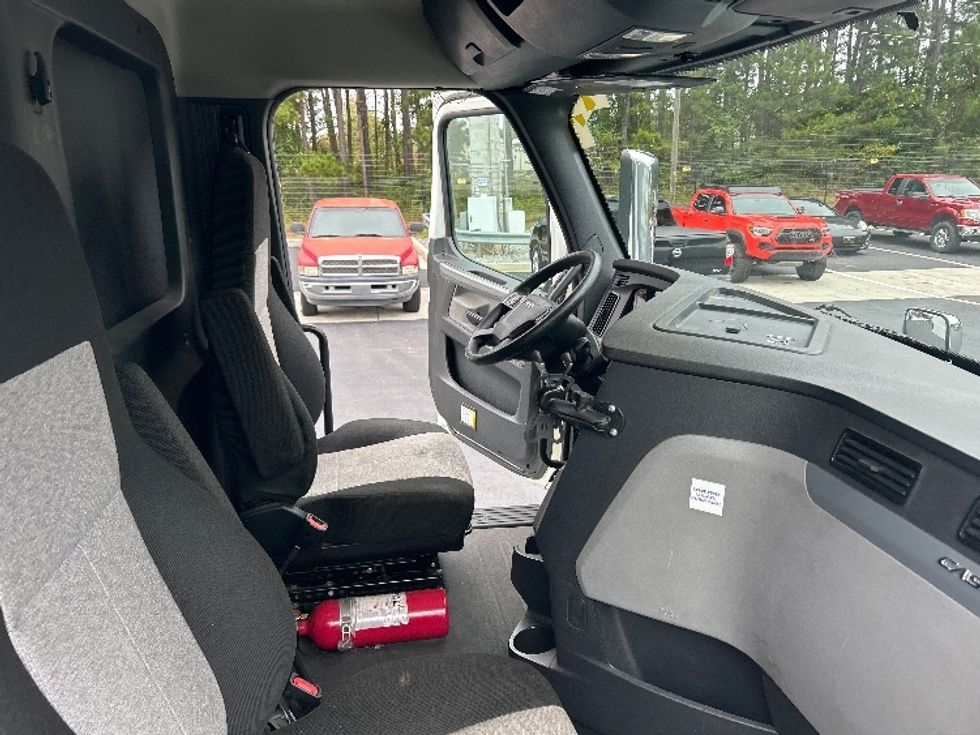 Day Cab Tractor-Heavy Duty Tractors-Freightliner-2020-T12664ST-Newnan-GA-459,560\n\t\tmiles-$ 49,500 - Image 14