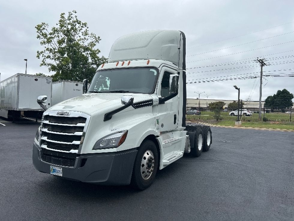 Day Cab Tractor-Heavy Duty Tractors-Freightliner-2020-T12664ST-Newnan-GA-459,560\n\t\tmiles-$ 49,500 - Image 3