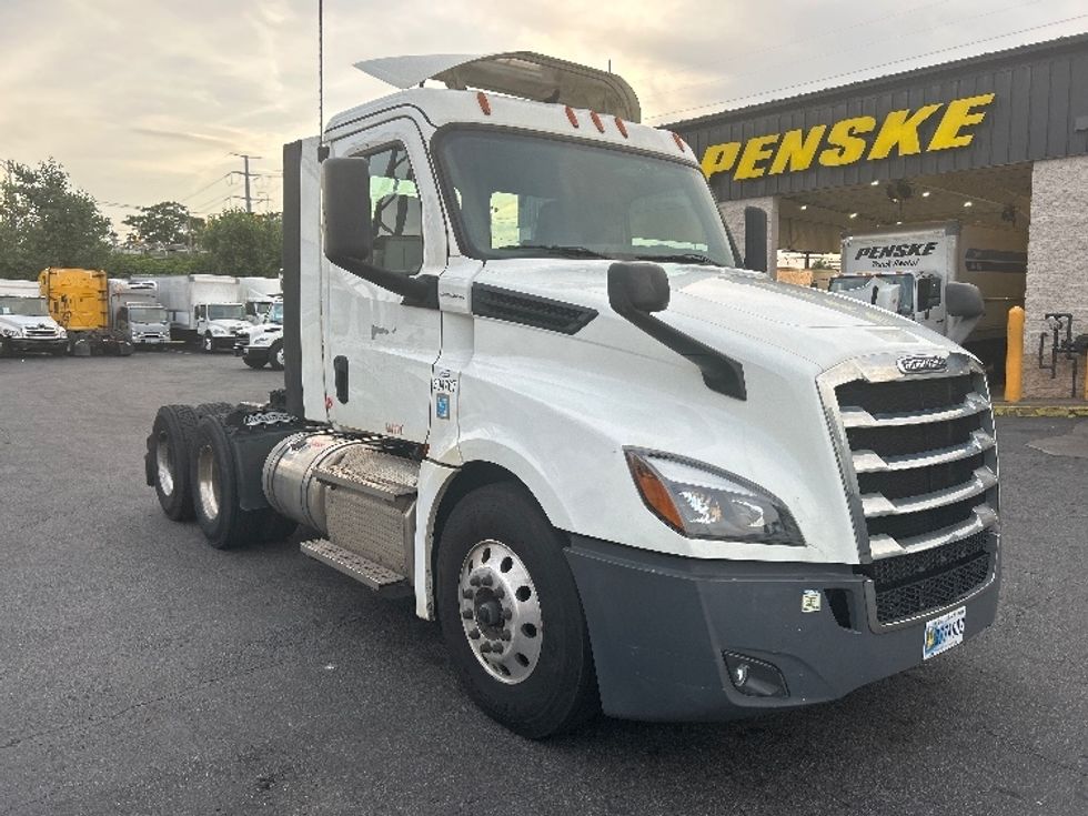 Day Cab Tractor-Heavy Duty Tractors-Freightliner-2020-T12664ST-North Bergen-NJ-204,048\n\t\tmiles-$ 61,500 - Image 1
