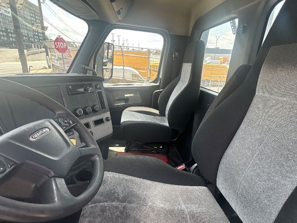 Day Cab Tractor-Heavy Duty Tractors-Freightliner-2020-T12664ST-North Bergen-NJ-204,048\n\t\tmiles-$ 61,500 - Image 10