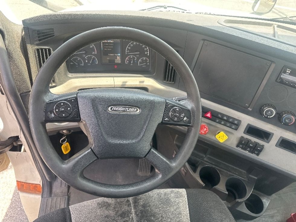 Day Cab Tractor-Heavy Duty Tractors-Freightliner-2020-T12664ST-North Bergen-NJ-204,048\n\t\tmiles-$ 61,500 - Image 11