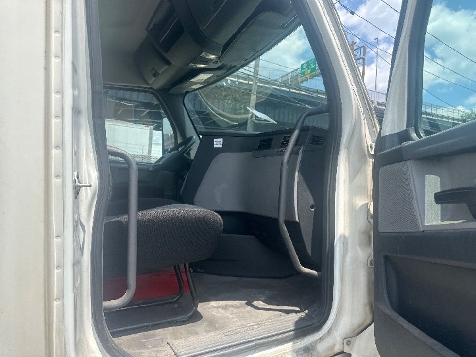 Day Cab Tractor-Heavy Duty Tractors-Freightliner-2020-T12664ST-North Bergen-NJ-204,048\n\t\tmiles-$ 61,500 - Image 12