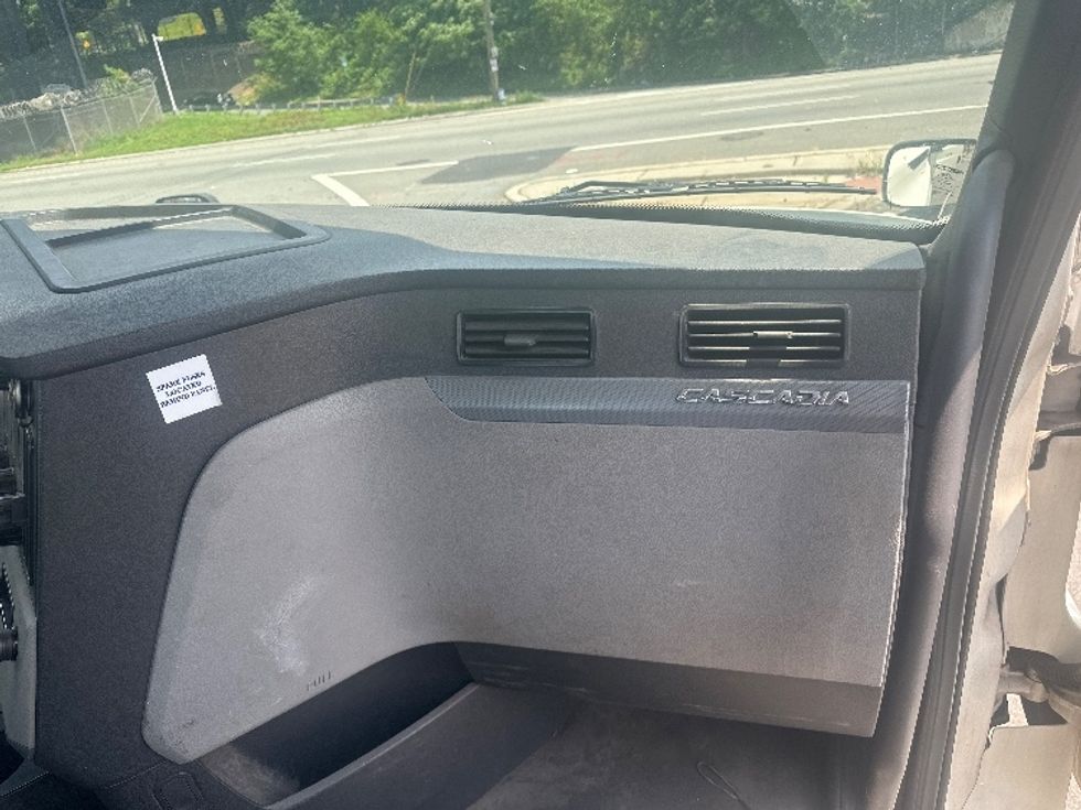 Day Cab Tractor-Heavy Duty Tractors-Freightliner-2020-T12664ST-North Bergen-NJ-204,048\n\t\tmiles-$ 61,500 - Image 13