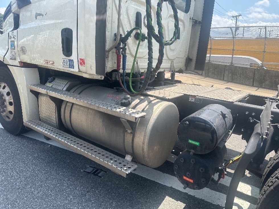 Day Cab Tractor-Heavy Duty Tractors-Freightliner-2020-T12664ST-North Bergen-NJ-204,048\n\t\tmiles-$ 61,500 - Image 18