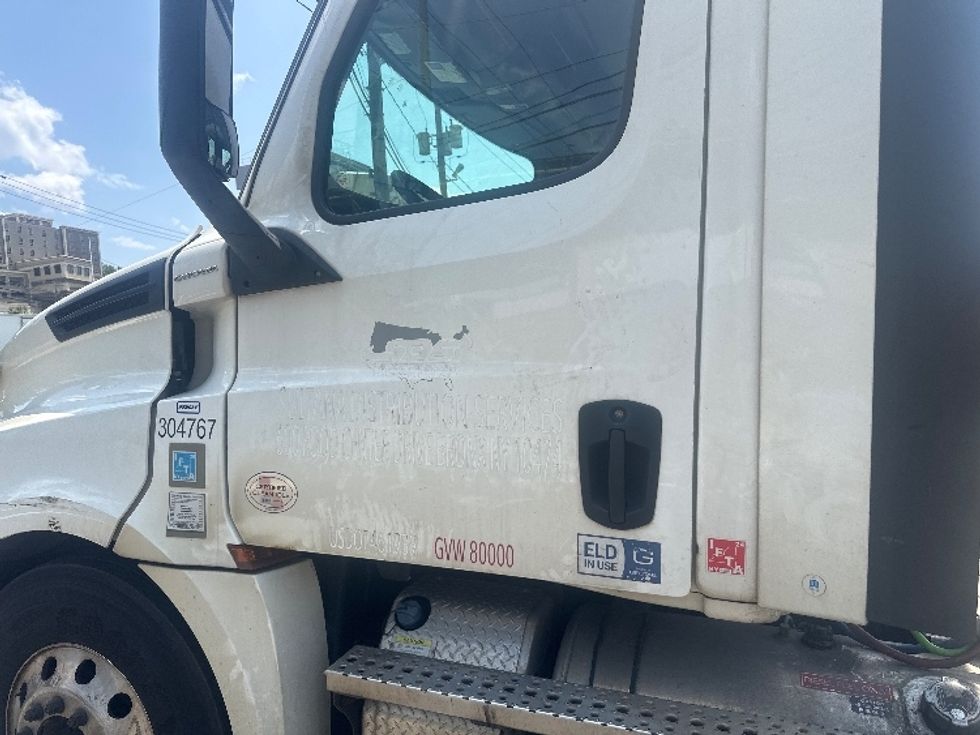 Day Cab Tractor-Heavy Duty Tractors-Freightliner-2020-T12664ST-North Bergen-NJ-204,048\n\t\tmiles-$ 61,500 - Image 19