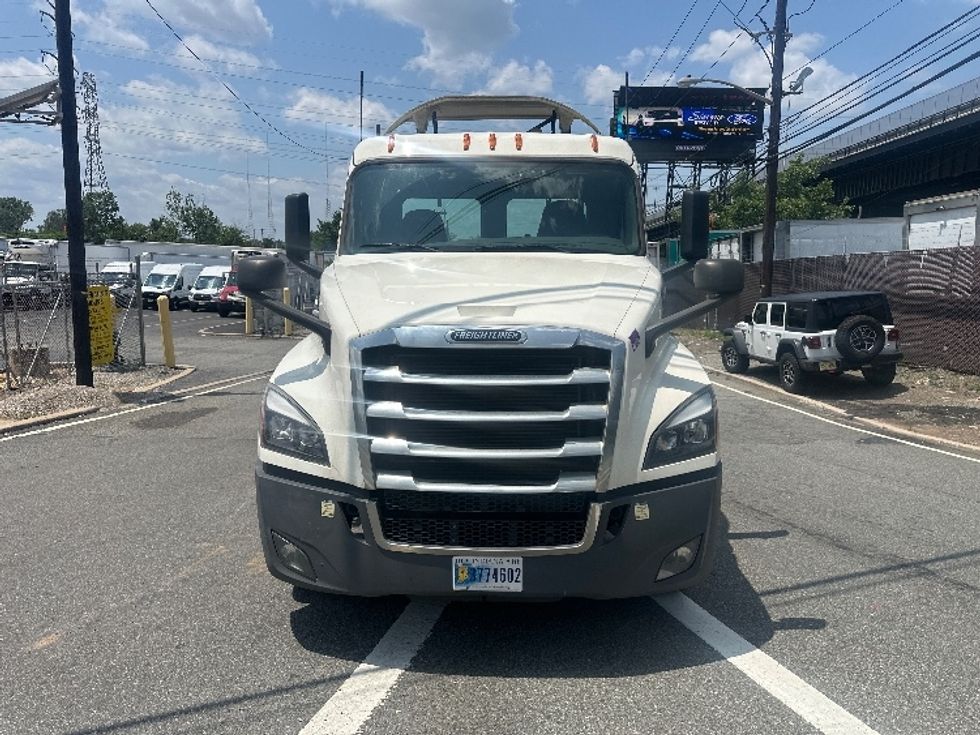 Day Cab Tractor-Heavy Duty Tractors-Freightliner-2020-T12664ST-North Bergen-NJ-204,048\n\t\tmiles-$ 61,500 - Image 2