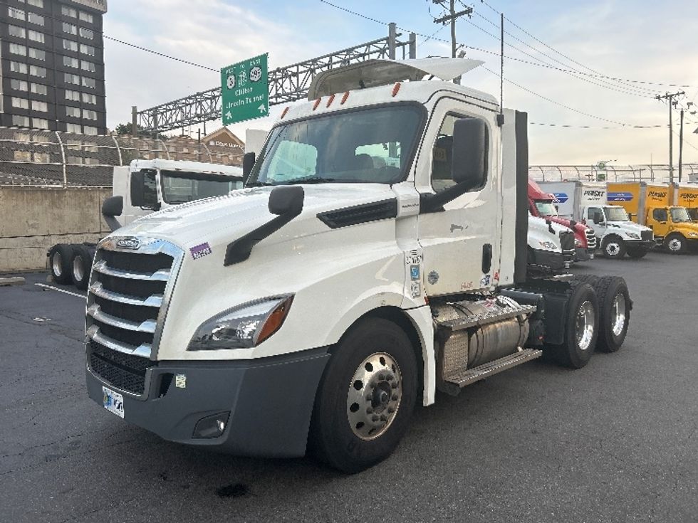 Day Cab Tractor-Heavy Duty Tractors-Freightliner-2020-T12664ST-North Bergen-NJ-204,048\n\t\tmiles-$ 61,500 - Image 3