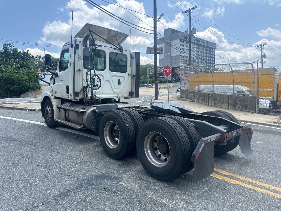 Day Cab Tractor-Heavy Duty Tractors-Freightliner-2020-T12664ST-North Bergen-NJ-204,048\n\t\tmiles-$ 61,500 - Image 5