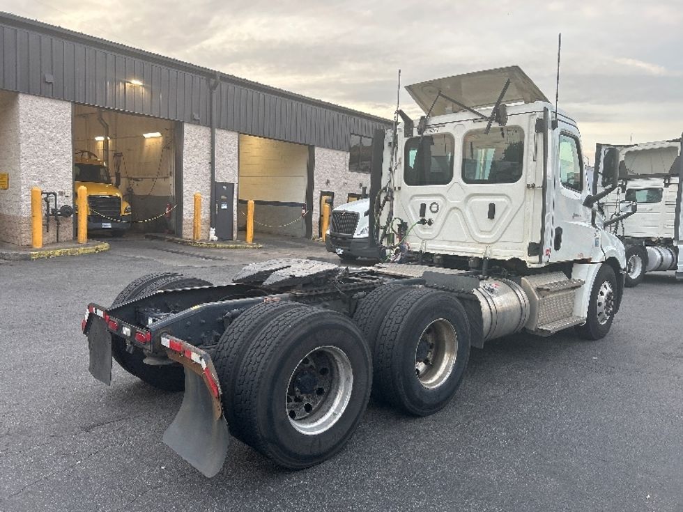 Day Cab Tractor-Heavy Duty Tractors-Freightliner-2020-T12664ST-North Bergen-NJ-204,048\n\t\tmiles-$ 61,500 - Image 7
