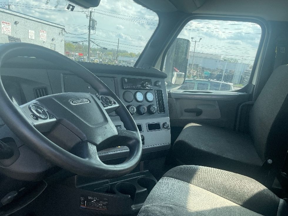 Day Cab Tractor-Heavy Duty Tractors-Freightliner-2020-T12664ST-North Bergen-NJ-245,694\n\t\tmiles-$ 56,250 - Image 10