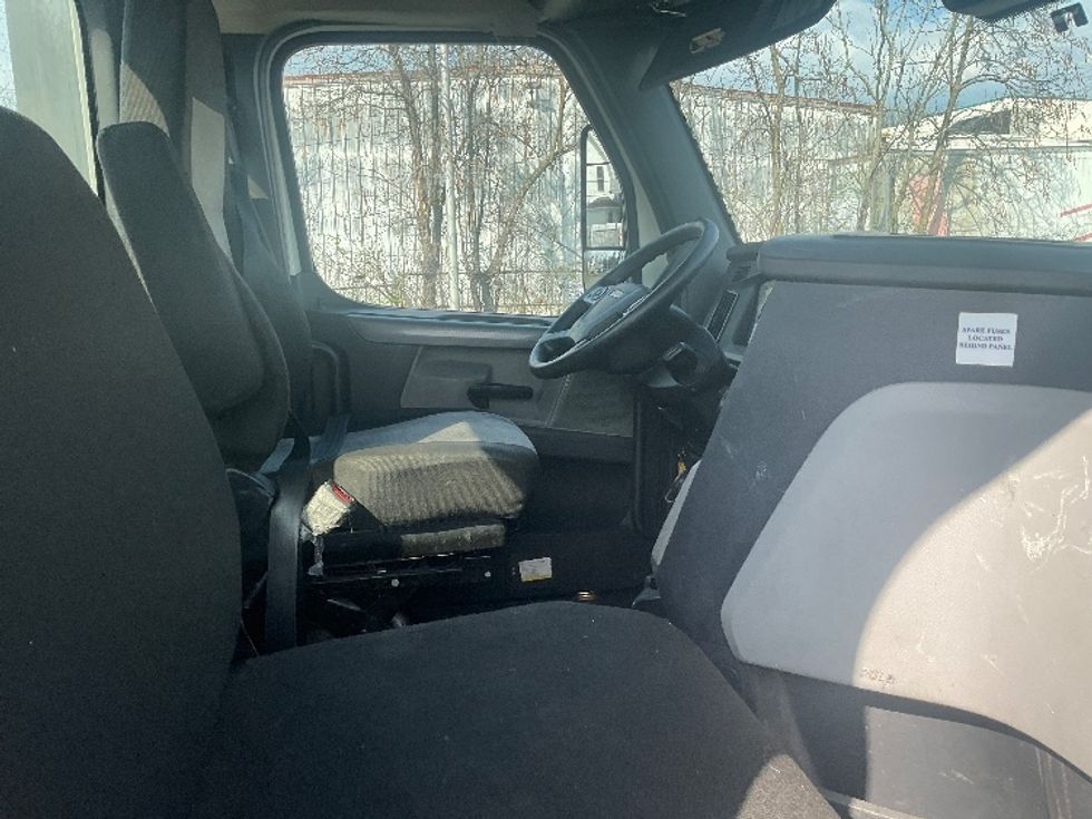 Day Cab Tractor-Heavy Duty Tractors-Freightliner-2020-T12664ST-North Bergen-NJ-245,694\n\t\tmiles-$ 56,250 - Image 14