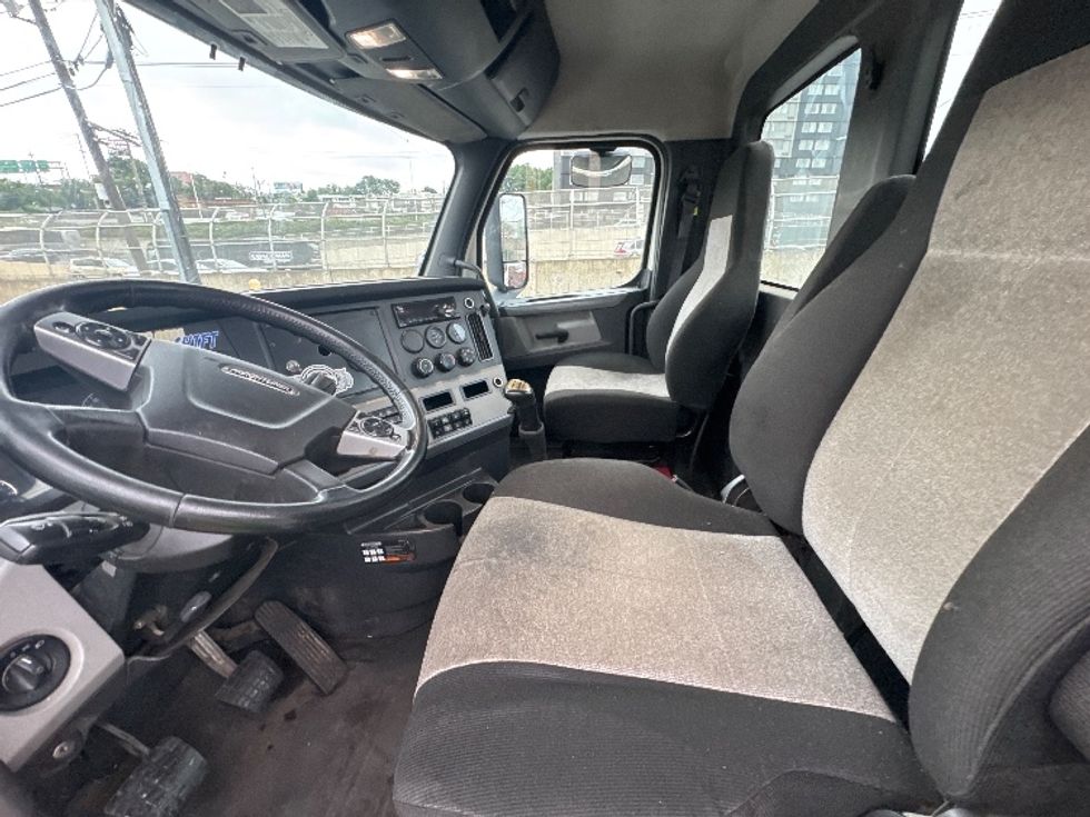 Day Cab Tractor-Heavy Duty Tractors-Freightliner-2020-T12664ST-North Bergen-NJ-310,166\n\t\tmiles-$ 55,750 - Image 10