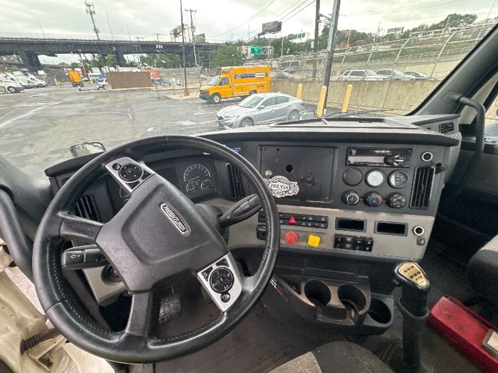 Day Cab Tractor-Heavy Duty Tractors-Freightliner-2020-T12664ST-North Bergen-NJ-310,166\n\t\tmiles-$ 55,750 - Image 11