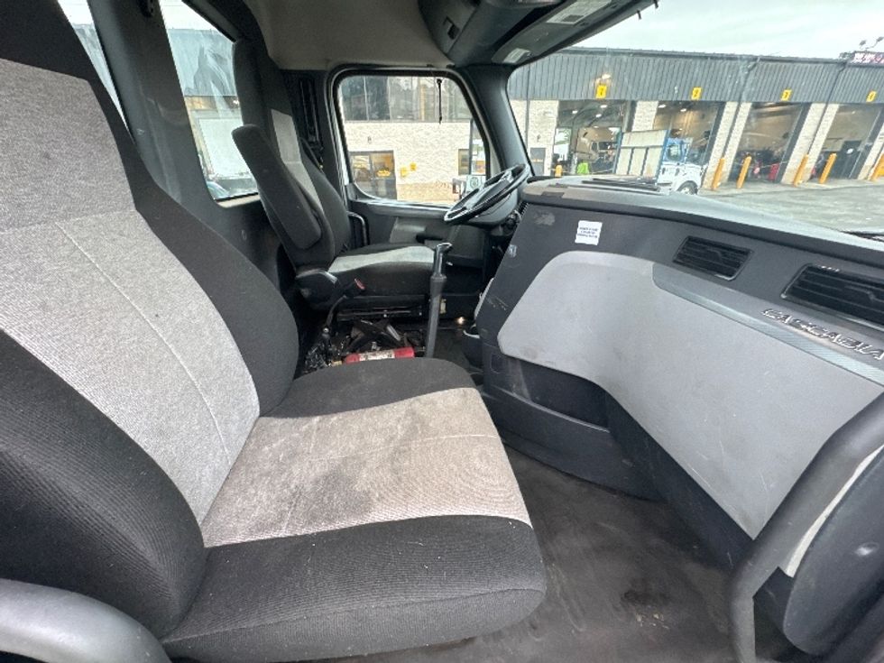 Day Cab Tractor-Heavy Duty Tractors-Freightliner-2020-T12664ST-North Bergen-NJ-310,166\n\t\tmiles-$ 55,750 - Image 14