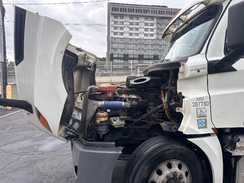 Day Cab Tractor-Heavy Duty Tractors-Freightliner-2020-T12664ST-North Bergen-NJ-310,166\n\t\tmiles-$ 55,750 - Image 16