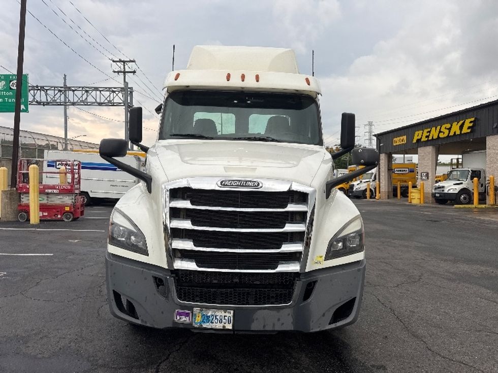 Day Cab Tractor-Heavy Duty Tractors-Freightliner-2020-T12664ST-North Bergen-NJ-310,166\n\t\tmiles-$ 55,750 - Image 2
