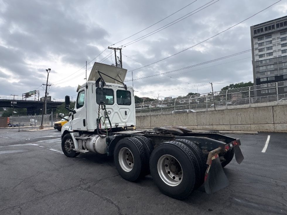 Day Cab Tractor-Heavy Duty Tractors-Freightliner-2020-T12664ST-North Bergen-NJ-310,166\n\t\tmiles-$ 55,750 - Image 5
