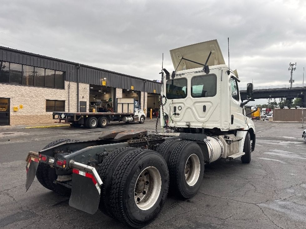 Day Cab Tractor-Heavy Duty Tractors-Freightliner-2020-T12664ST-North Bergen-NJ-310,166\n\t\tmiles-$ 55,750 - Image 7