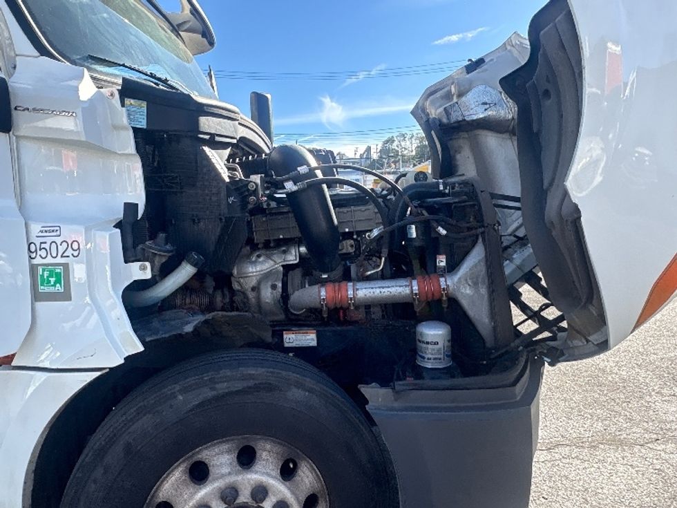 Day Cab Tractor-Heavy Duty Tractors-Freightliner-2020-T12664ST-North Bergen-NJ-333,555\n\t\tmiles-$ 51,750 - Image 15