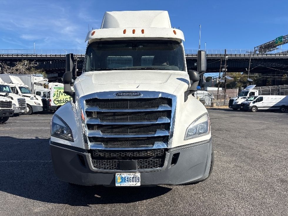 Day Cab Tractor-Heavy Duty Tractors-Freightliner-2020-T12664ST-North Bergen-NJ-333,555\n\t\tmiles-$ 51,750 - Image 2