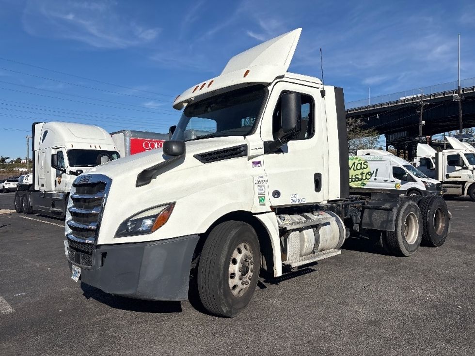 Day Cab Tractor-Heavy Duty Tractors-Freightliner-2020-T12664ST-North Bergen-NJ-333,555\n\t\tmiles-$ 51,750 - Image 3