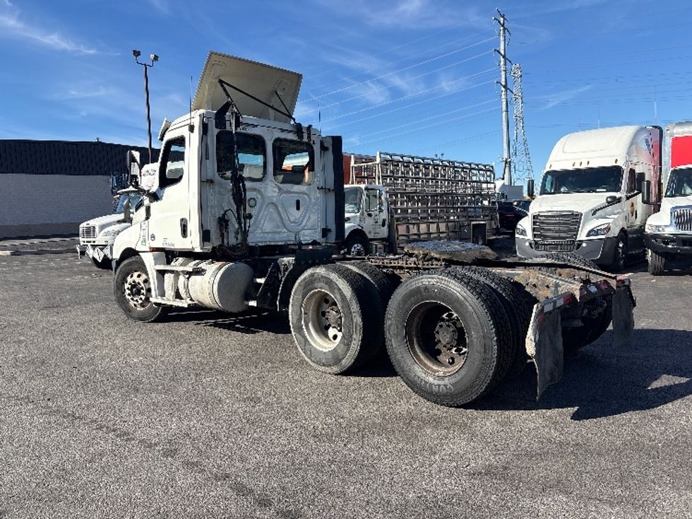Day Cab Tractor-Heavy Duty Tractors-Freightliner-2020-T12664ST-North Bergen-NJ-333,555\n\t\tmiles-$ 51,750 - Image 5