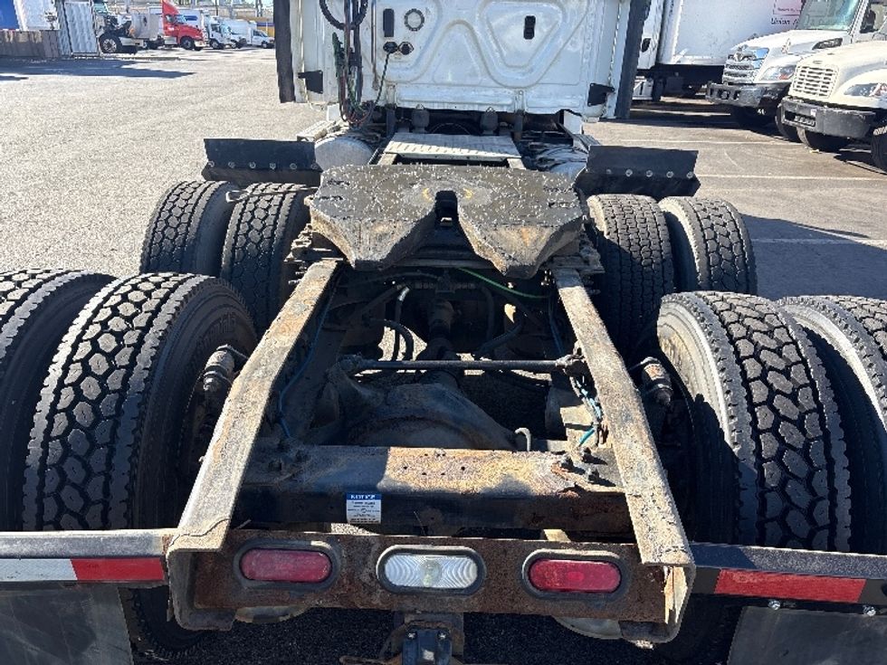 Day Cab Tractor-Heavy Duty Tractors-Freightliner-2020-T12664ST-North Bergen-NJ-333,555\n\t\tmiles-$ 51,750 - Image 6