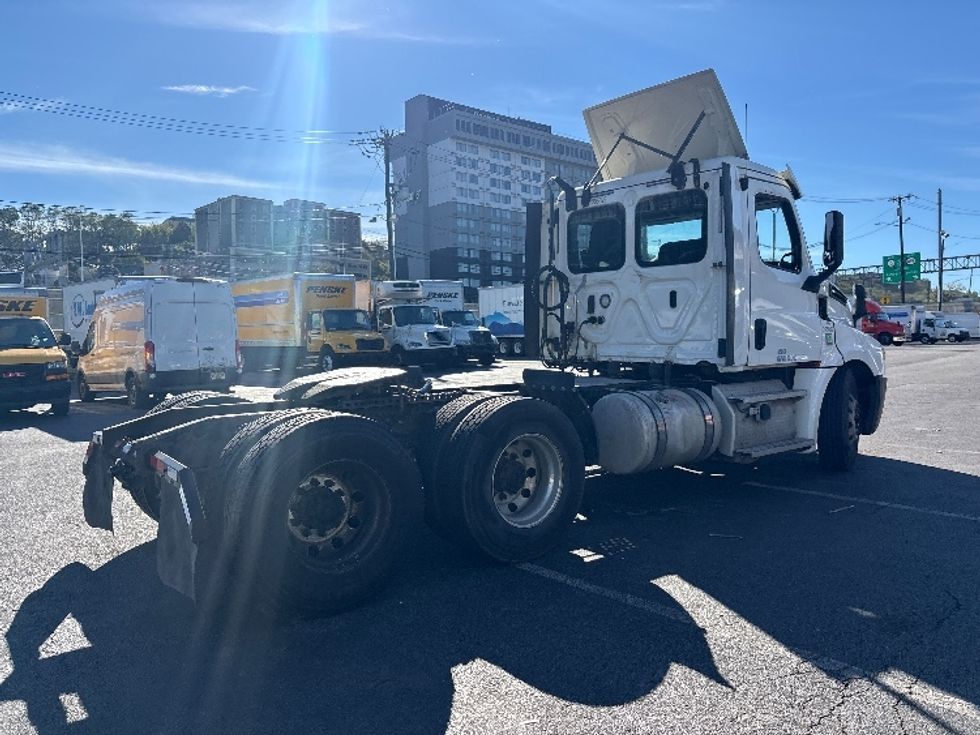 Day Cab Tractor-Heavy Duty Tractors-Freightliner-2020-T12664ST-North Bergen-NJ-333,555\n\t\tmiles-$ 51,750 - Image 7