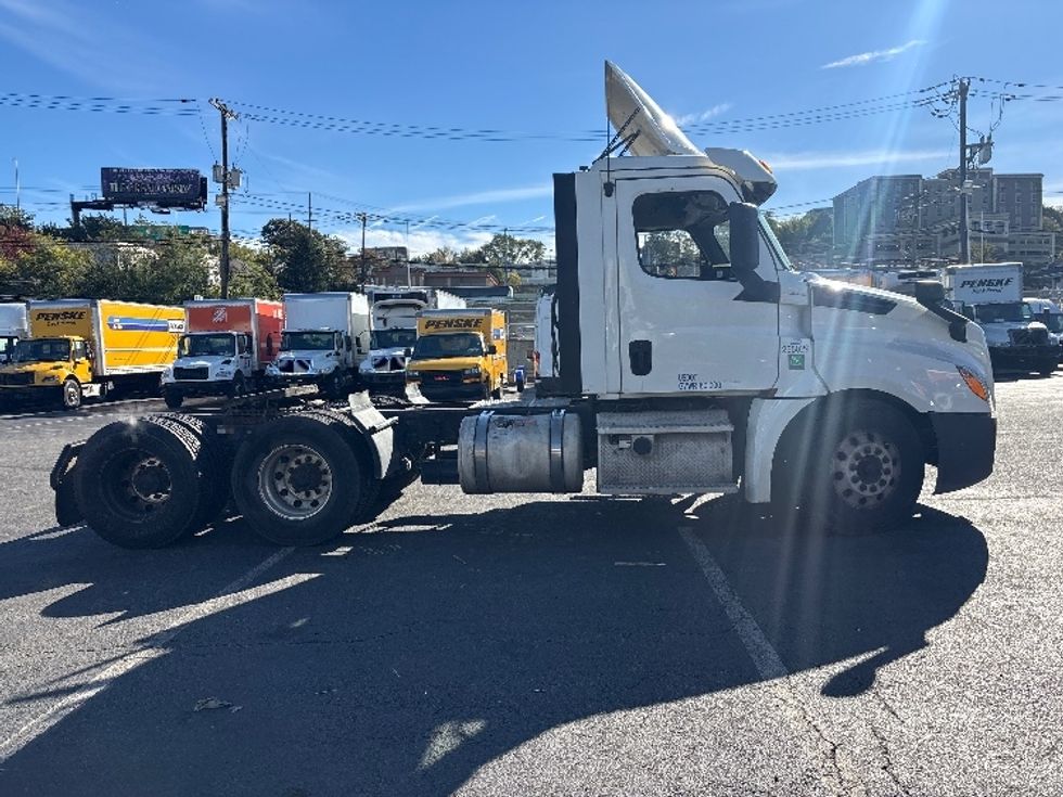 Day Cab Tractor-Heavy Duty Tractors-Freightliner-2020-T12664ST-North Bergen-NJ-333,555\n\t\tmiles-$ 51,750 - Image 8